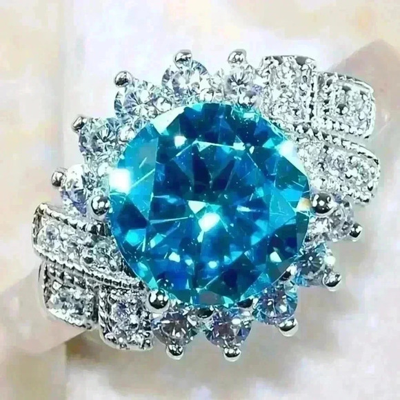 Exquisite Faux Gemstone Ring, Statement Piece for Wedding, Prom or Party Size 8 - Picture 1 of 1